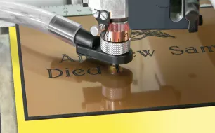 Gravotech chez Digital-sys : l'extension idéale de votre imprimante UV à plat